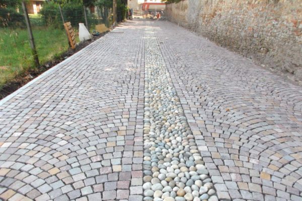 Riqualifica urbana con pavimentazione porfido e ciottoli fiume 3 - Lerta - Impresa edile di costruzioni civili e residenziali