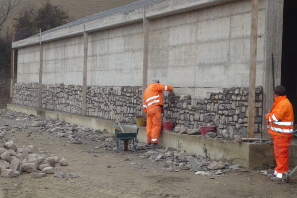 Rivestimento muro in pietra - Lerta - Impresa edile di costruzioni civili e residenziali